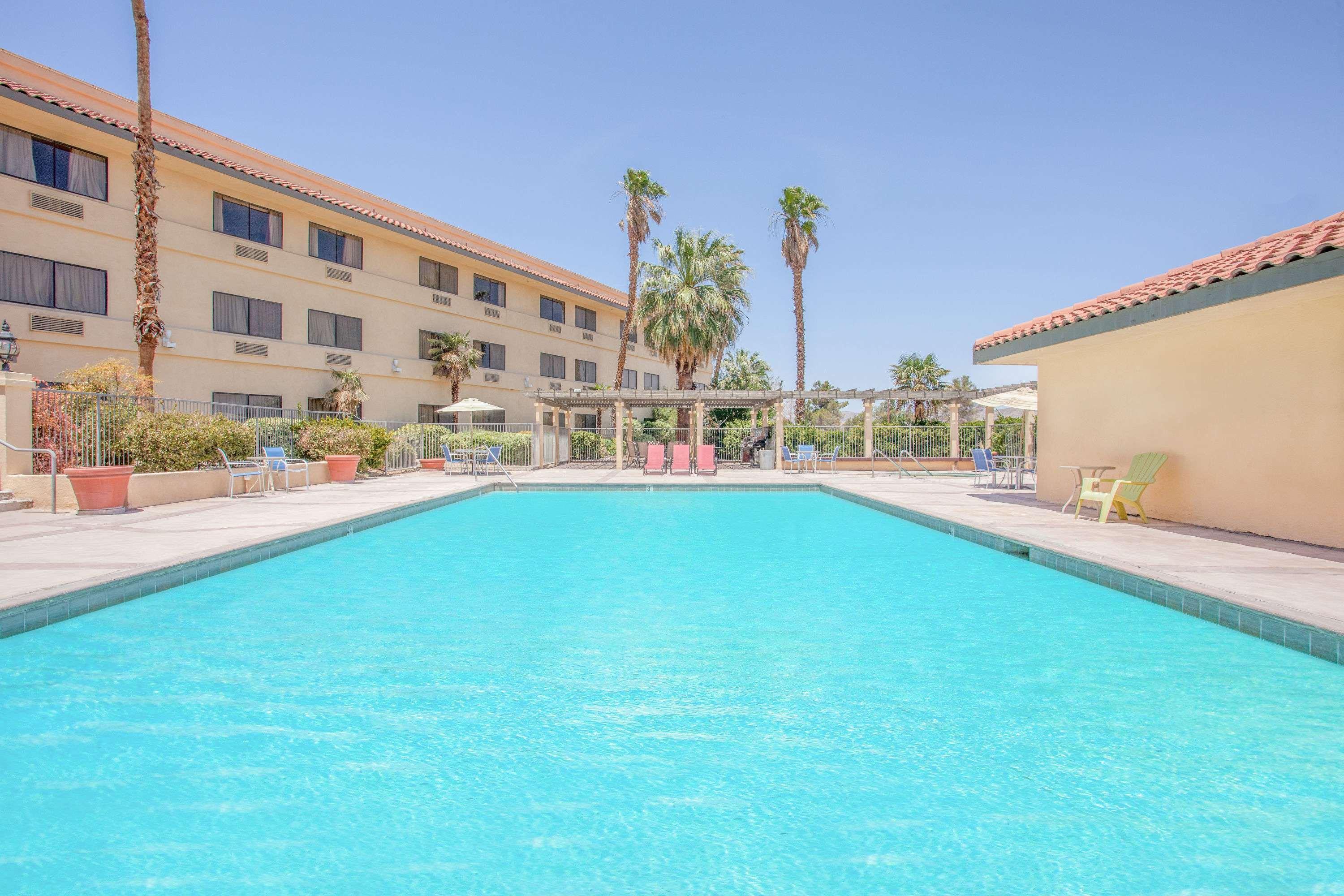 فندق Ramada By Wyndham بارستاو، سان بيرناردينو، كاليفورنيا المظهر الخارجي الصورة