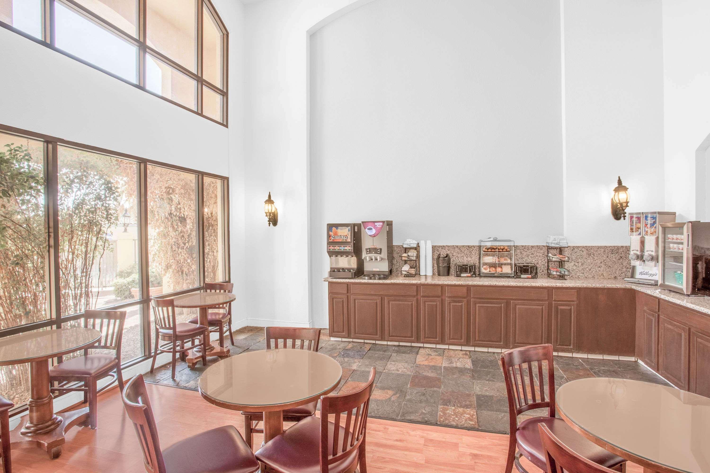فندق Ramada By Wyndham بارستاو، سان بيرناردينو، كاليفورنيا المظهر الخارجي الصورة