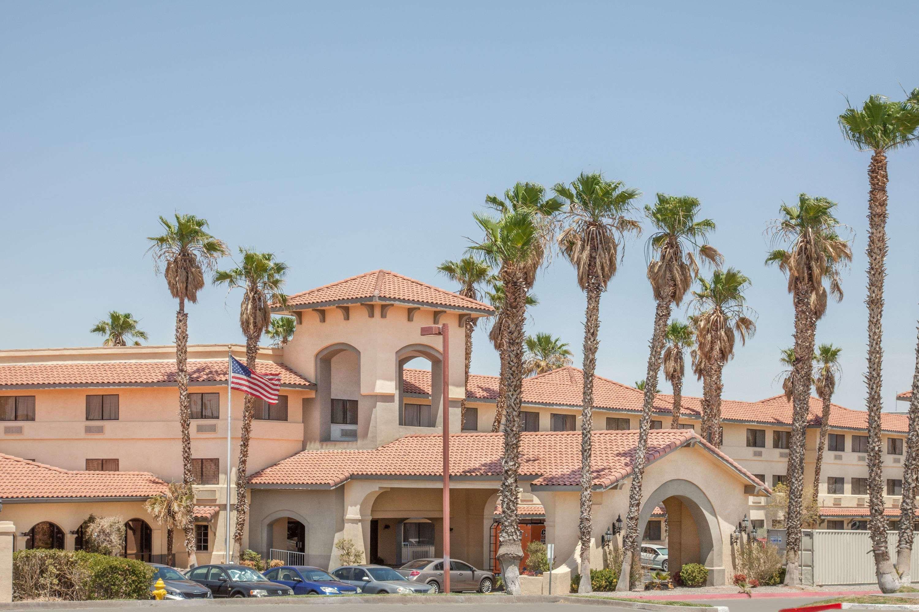 فندق Ramada By Wyndham بارستاو، سان بيرناردينو، كاليفورنيا المظهر الخارجي الصورة