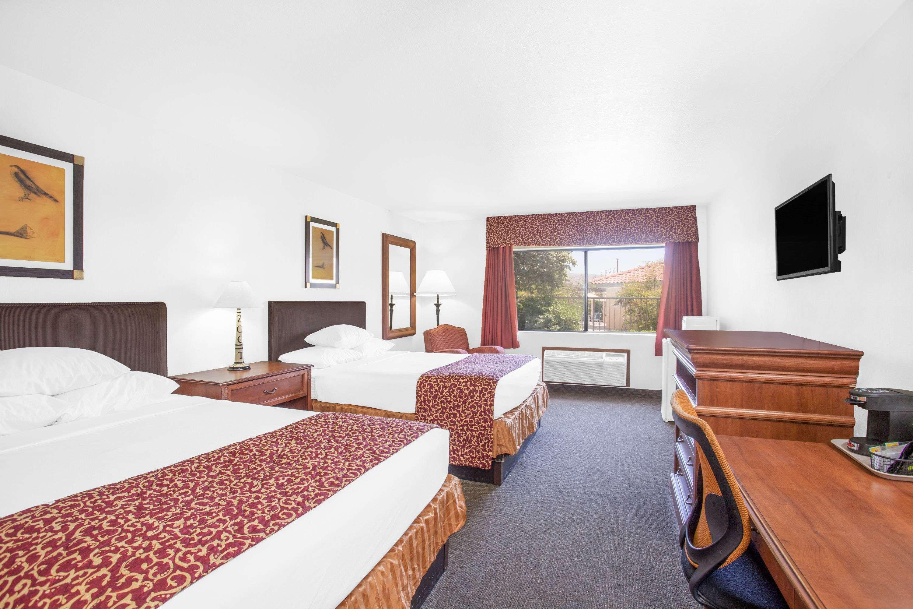 فندق Ramada By Wyndham بارستاو، سان بيرناردينو، كاليفورنيا المظهر الخارجي الصورة