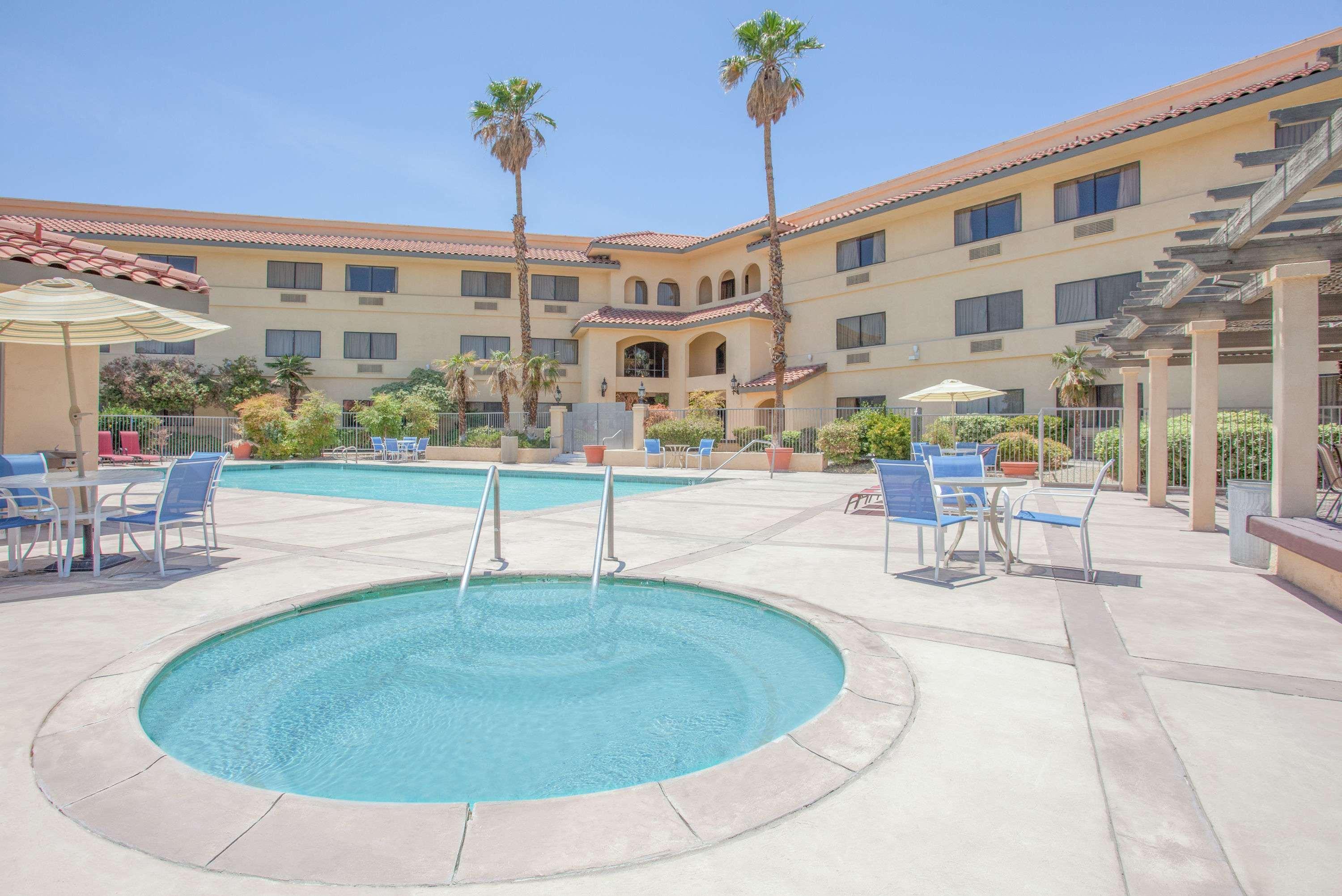 فندق Ramada By Wyndham بارستاو، سان بيرناردينو، كاليفورنيا المظهر الخارجي الصورة