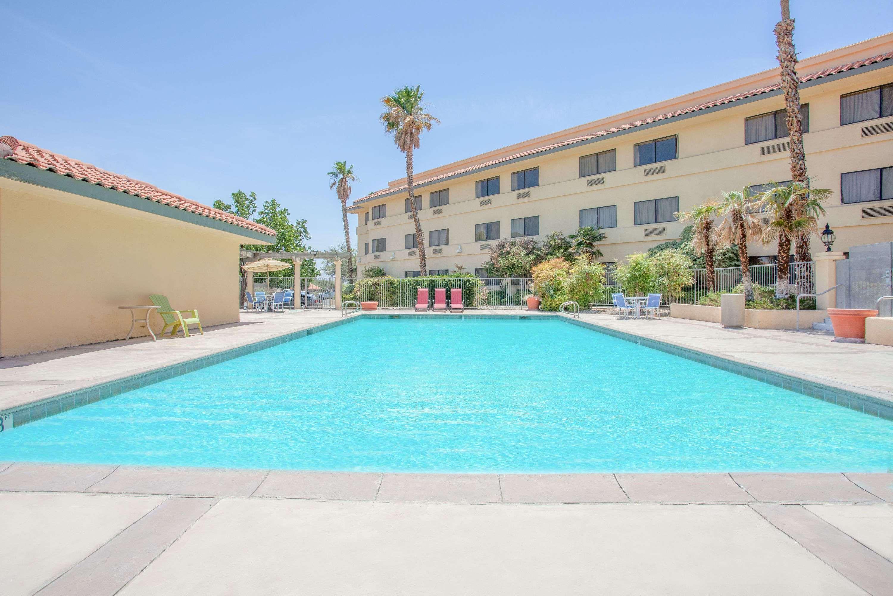 فندق Ramada By Wyndham بارستاو، سان بيرناردينو، كاليفورنيا المظهر الخارجي الصورة